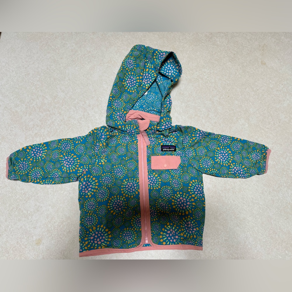 Toddler girls Patagonia  🌬️🍃light wind jacket 6-12 months